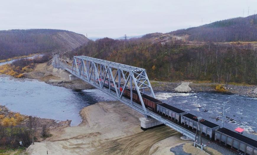 Железнодорожный мост через реку Колу